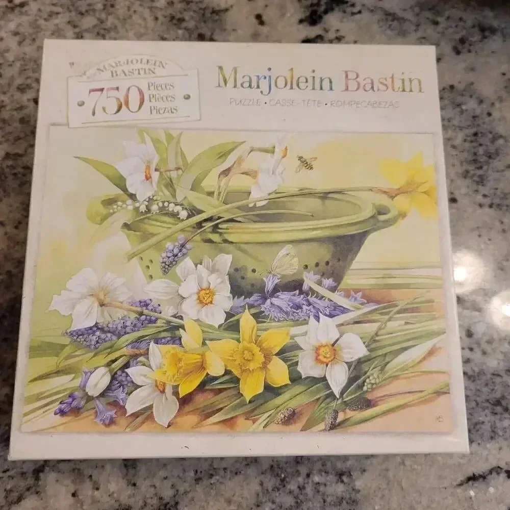 Hasbro Nature's Treasures Marjolein Bastin 750 pc Jigsaw Puzzle